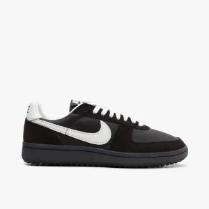 Nike Field General 82 pour Femme en Velours Marron / Sail