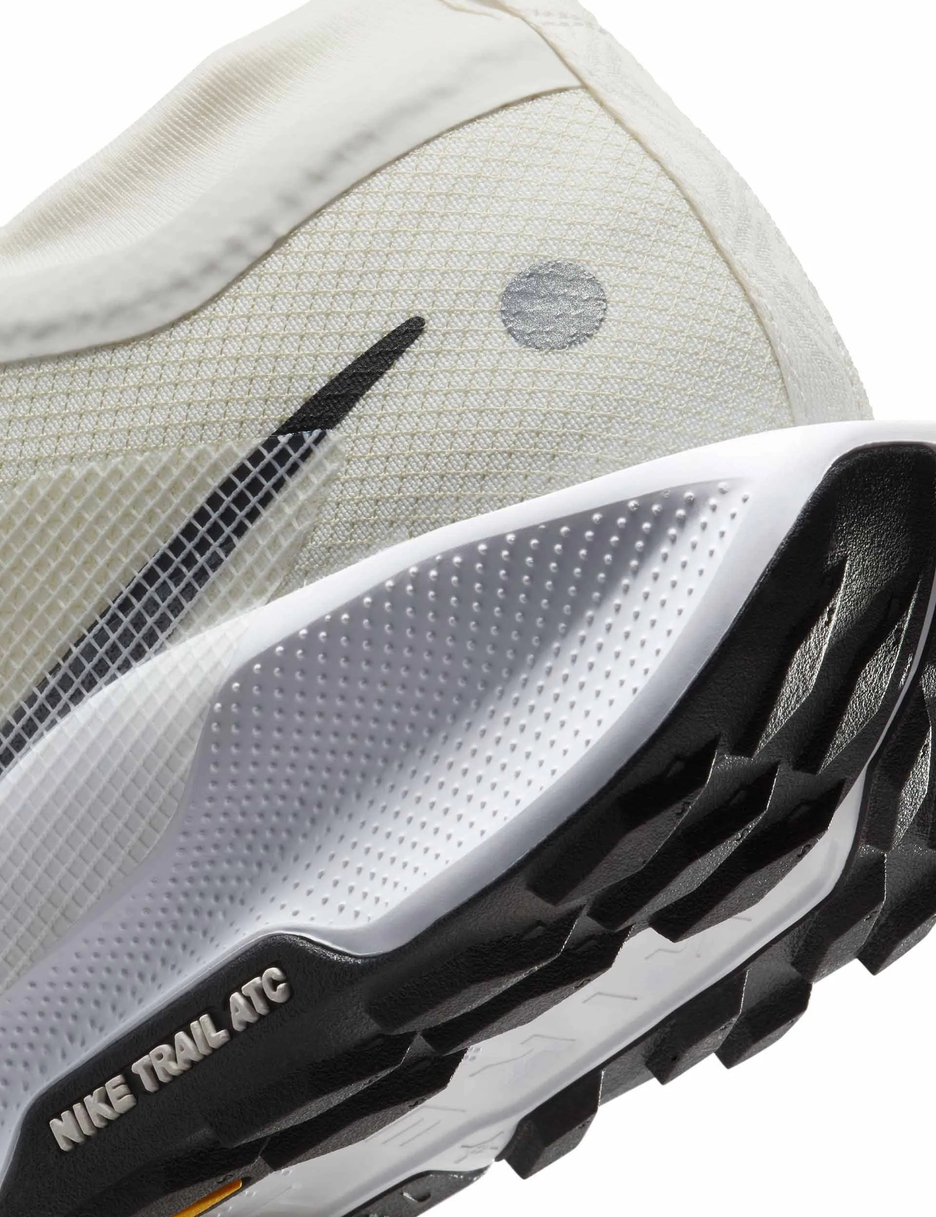Chaussures Pegasus Trail 5 Gore-Tex - Phantom/Noir/Blanc/Or Universitaire