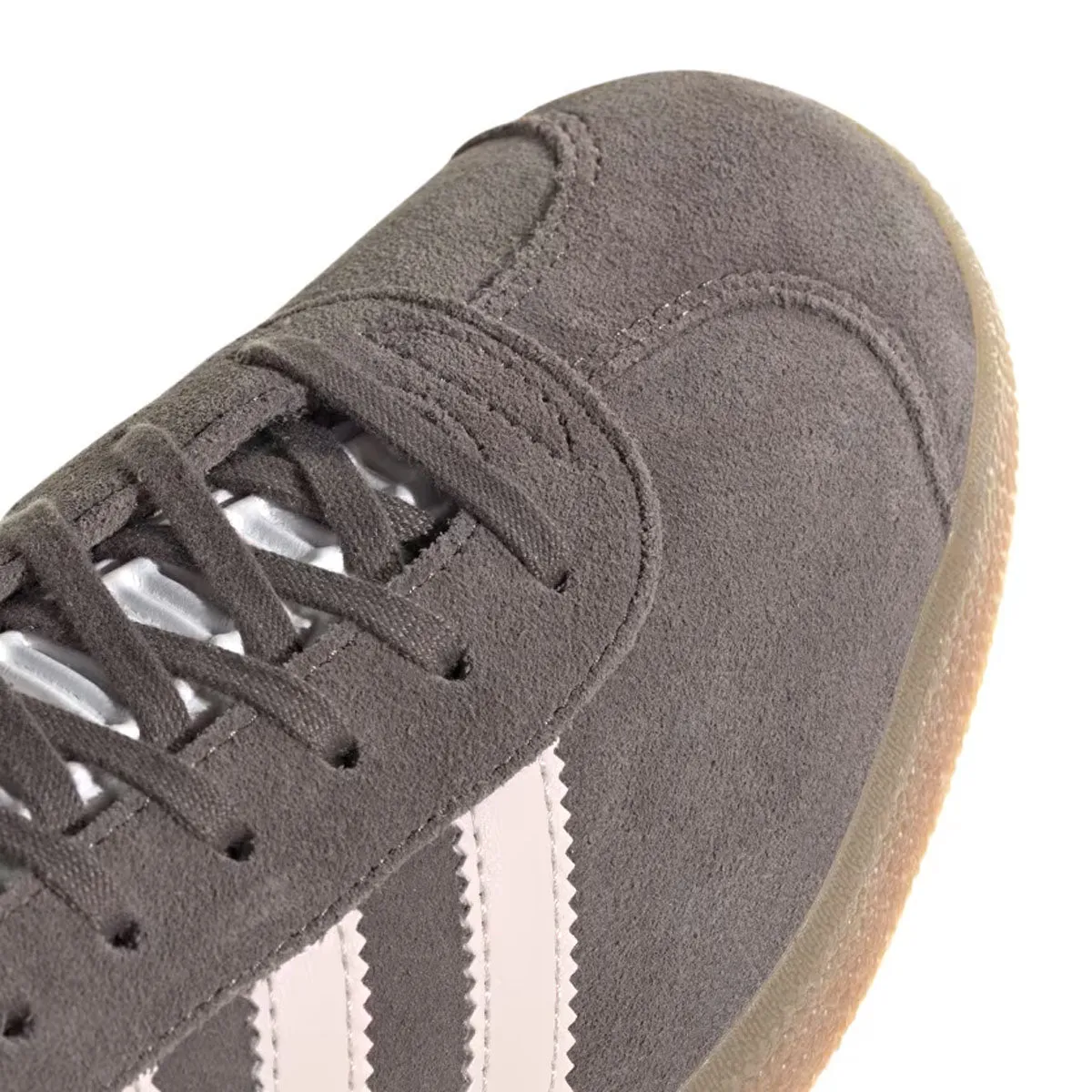   Real Madrid Gazelle 'Charbon Pâte Mauve'