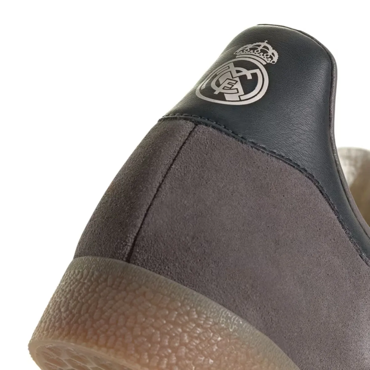   Real Madrid Gazelle 'Charbon Pâte Mauve'